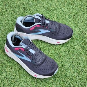 BROOKS GHOST MAX - Womens Sneakers - SIZE 9.D WIDE